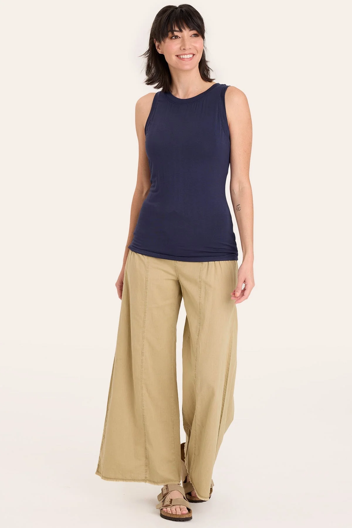 Essence Tank - Shopern