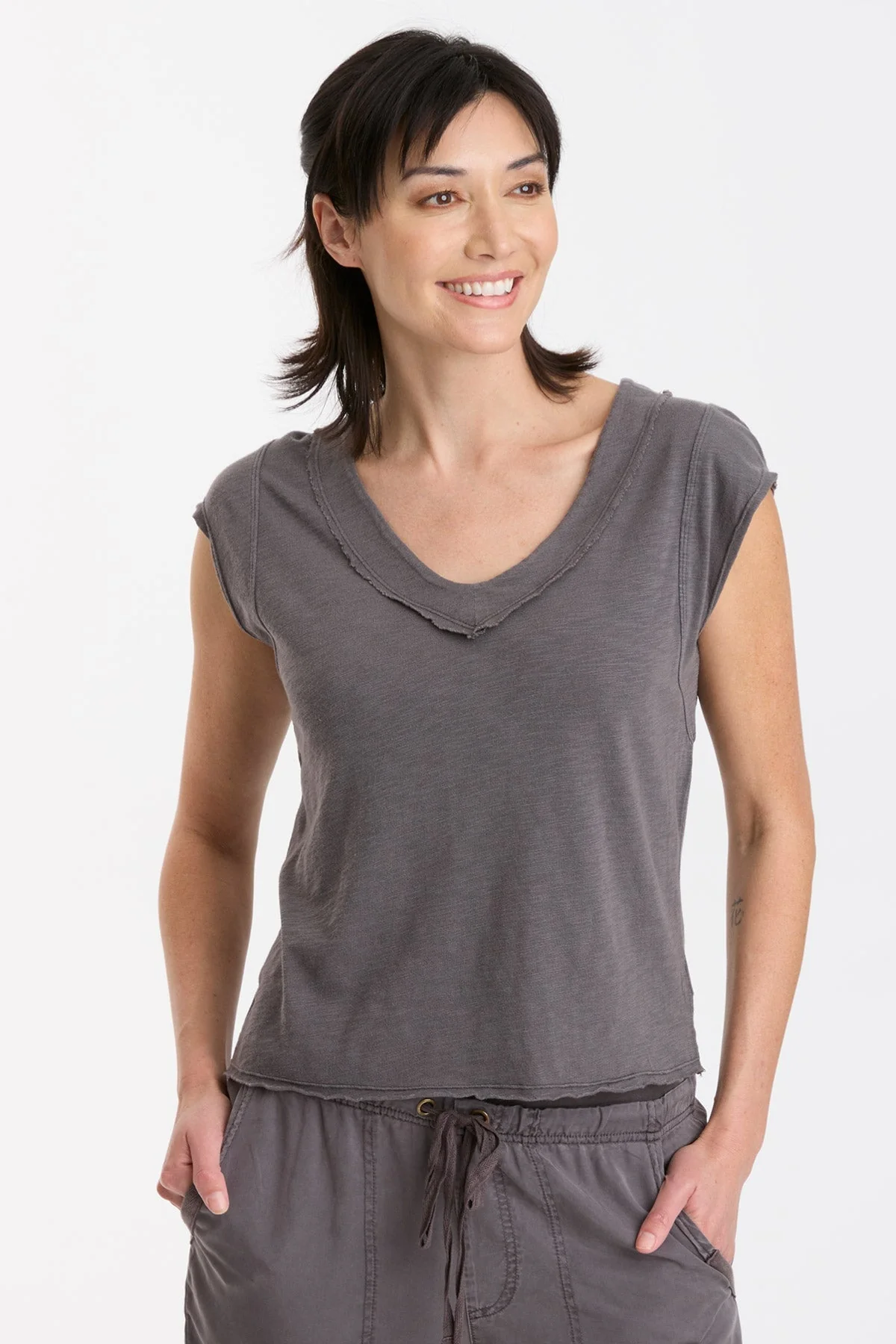 Neela V-Neck - Shopern