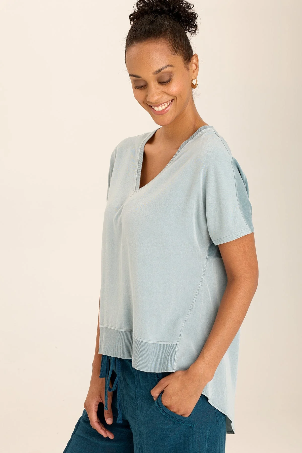 Clara Twill/Jersey Relaxed V-Neck Tee - Shopern